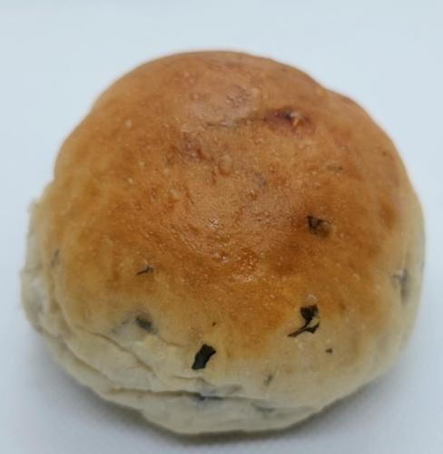Mini pão de manjericão